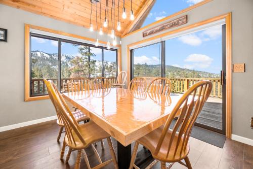 Ridge Hollow Lake - Beautiful log sided cabin with remarkable views! Ping-Pong and Pool Table! in Big Bear Lake, USA