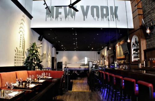 Restaurant, Holiday Inn New York City - Times Square By IHG near Fifth Avenue