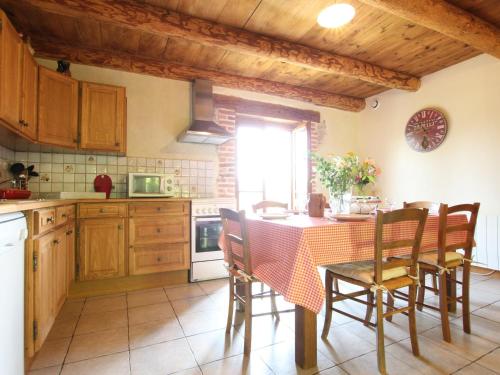 Charmante Maison de Ferme avec Cour Fermée, Proche Loisirs et Nature - FR-1-582-191 (Charmante Maison de Ferme avec Cour Fermee, Proche Loisirs et Nature - FR-1-582-191) in Aurec-sur-Loire