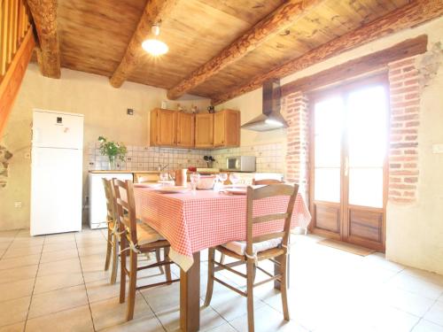 Charmante Maison de Ferme avec Cour Fermée, Proche Loisirs et Nature - FR-1-582-191 (Charmante Maison de Ferme avec Cour Fermee, Proche Loisirs et Nature - FR-1-582-191) in Aurec-sur-Loire