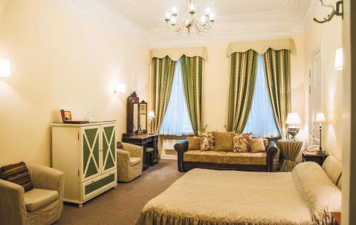 Casa Leto The 4-star Casa Leto Private Hotel offers comfort and convenience whether youre on business or holiday in Saint Petersburg. Both business travelers and tourists can enjoy the hotels facilities and s