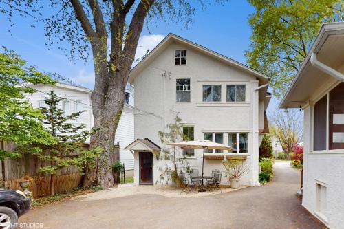 Facilities, Historic Oak Park Home in Oak Park