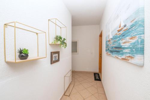 One-Bedroom Apartment image 1