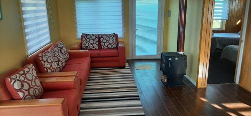 2 bedrooms, 3 beds