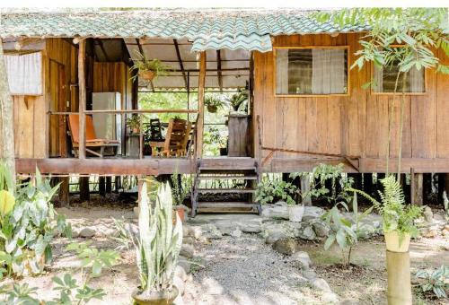 Exterior view, Luminosa Uvita Hostel in Uvita