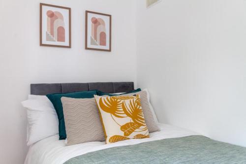 One bedroom flat in the heart of Brixton, Лондон (фото 2)