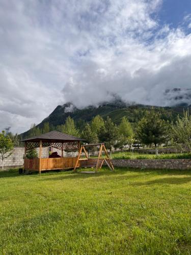 Alrededores, Tazabek guest house in Rot-Front