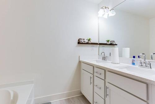 2022 quiet relaxing and secure town house near Atlanta in Redan, USA