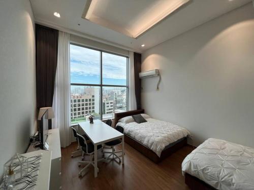 Beautiful Duplex in Hongdae - Фото 1