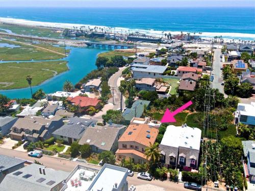 Water and sunset views in dreamy Cardiff by the sea in Encinitas, USA