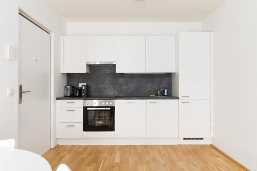 Konyha, Whats-App Self-Check-IN - 1BR Apartment, near airport,15 min to Center in 11. kerület - Simmering