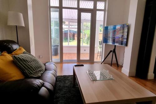 Well presented 4 BDR with garden & parking Romford