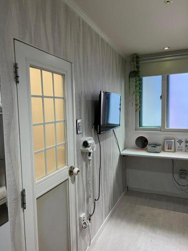 Twin Room image 5