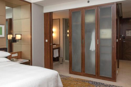 Sheraton Grand Shanghai Pudong Hotel & Residences, Shanghai (photo 7)