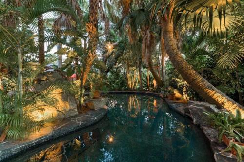 Bali House in Palm Beach w/ Gorgeous Htd Pool in Lake Worth, USA