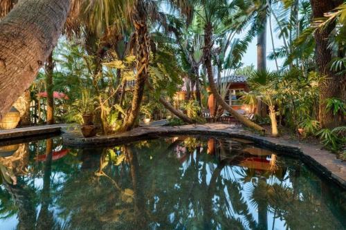Bali House in Palm Beach w/ Gorgeous Htd Pool in Lake Worth, USA