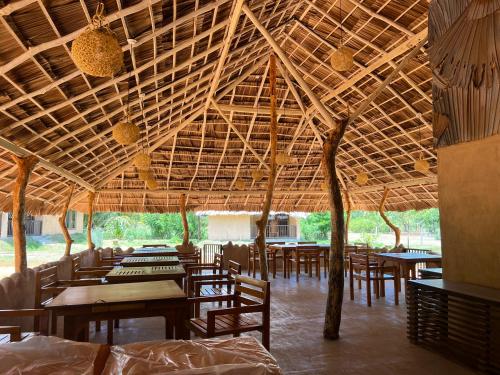 Restaurant, Saffron Lake Yala in Yala