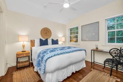 The Luxury Sunset Villa! Saltwater Pool & Hot Tub! in West Palm Beach, USA