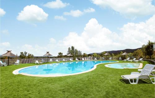 Amazing Home In Grospierres With Outdoor Swimming Pool, Wifi And 2 Bedrooms - Location saisonnière - Grospierres