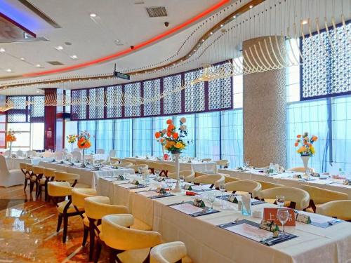 Restaurant, Changsha Days Hotel & Suites China Town, Nearby Train Station,Wuyi Square in Wuyi Square/IFS