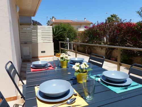 2 bedrooms, 3 beds