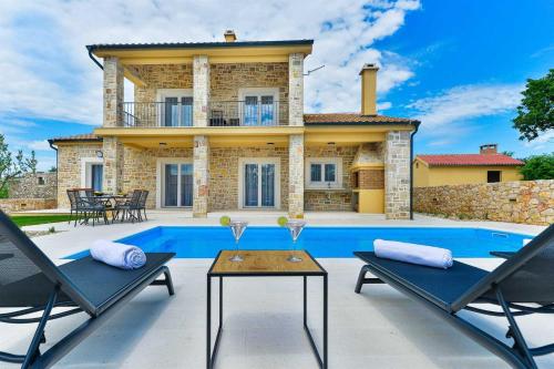 Luxury Stone Villa BANOVI with heated pool - Accommodation - Vinjerac
