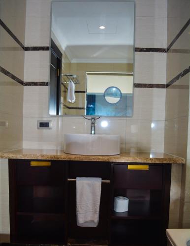 Bathroom, Djeuga Palace Hotel in Yaounde