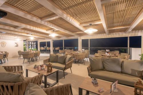 Anemona Beach Hotel - image 2