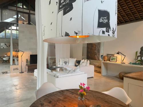 Villa White at Oazia Riverside