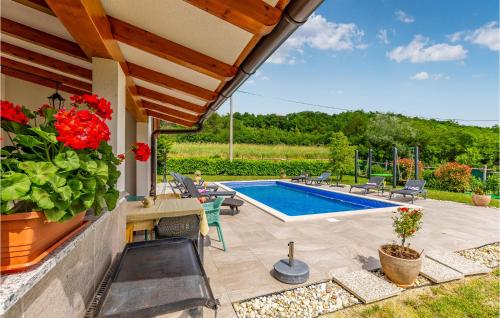 Cozy Home In Krsan With Jacuzzi