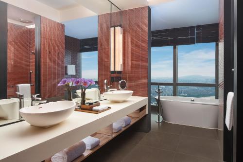 room detail thumbnail 2