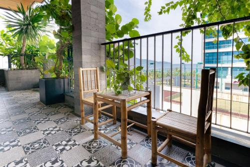 466935992 Chi House Danang Hotel and Apartment