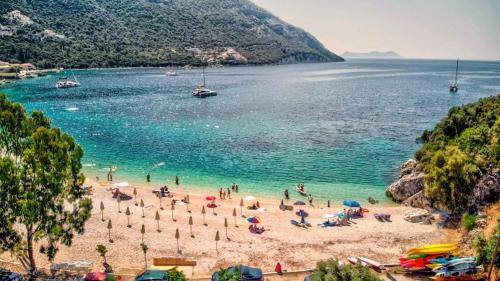  Ilianthos Apartments & Rooms in Mikros Gialos
