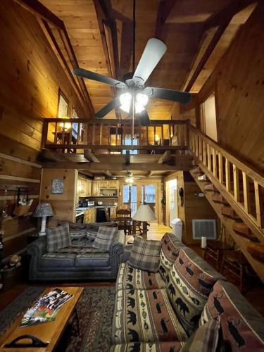 Peaceful Tellico View Home with Private Hot Tub in Tellico Plains, USA