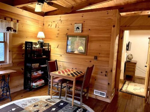 Tellico View - 2 Bedrooms 2 Baths Sleeps 6 home - image 11