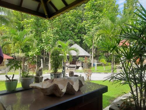 Hotel & Villa Bukit Indah Saumlaki by LeGreen — Photo 3