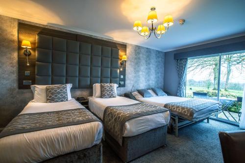 OYO Dryfesdale Hotel - image 14