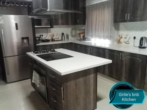 virtuve, Girlie's bed and breakfast in Kopong