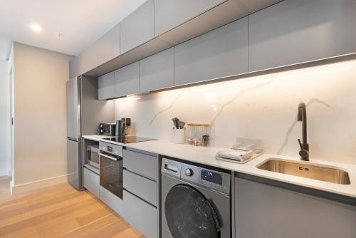One-Bedroom Apartment image 8
