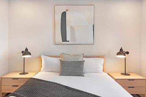 One-Bedroom Apartment image 6