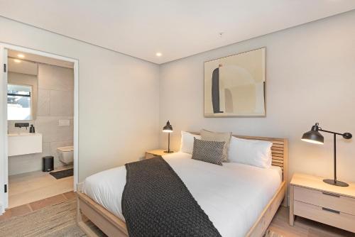 One-Bedroom Apartment image 4