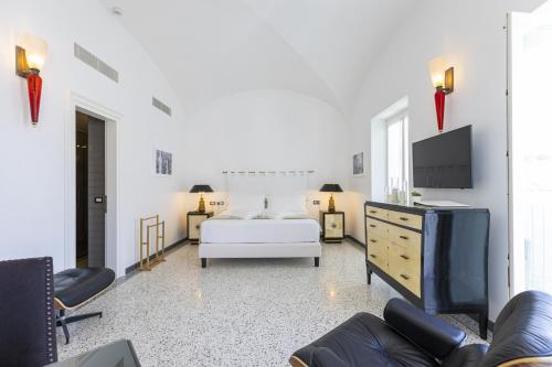 Deluxe Double Room with Sea View image 7