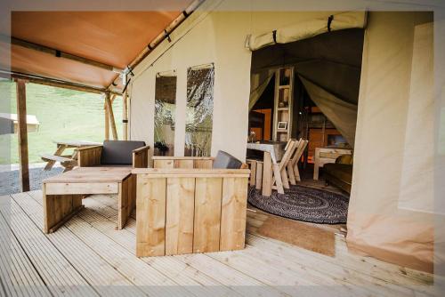 B&B Llanidloes - Ty Llewelyn Glamping & Camping - Bed and Breakfast Llanidloes