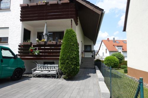Ruhige, modern eingerichtete 2 Zimmer Wohnung im Untergeschoss eines Zweifamilienhauses in 霍爾茨格靈恩