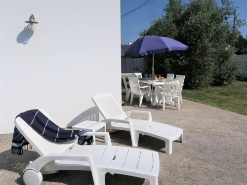 Holiday Home Ty Coat Pin by Interhome in Tregunc