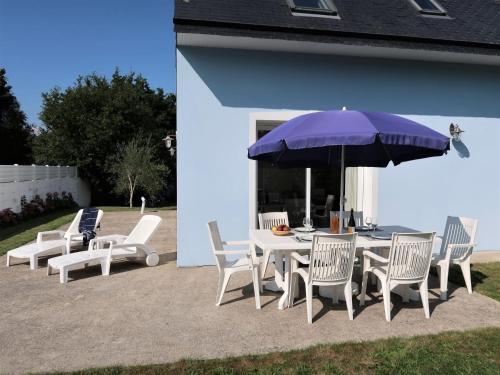 Holiday Home Ty Coat Pin by Interhome in Tregunc