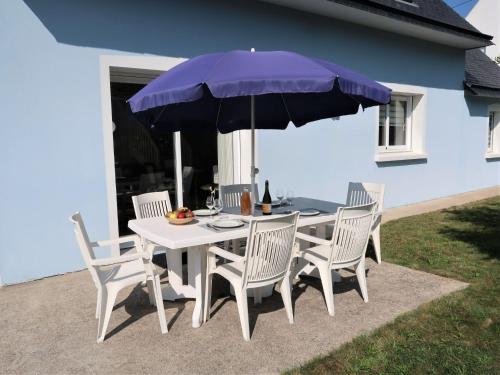Holiday Home Ty Coat Pin by Interhome in Tregunc