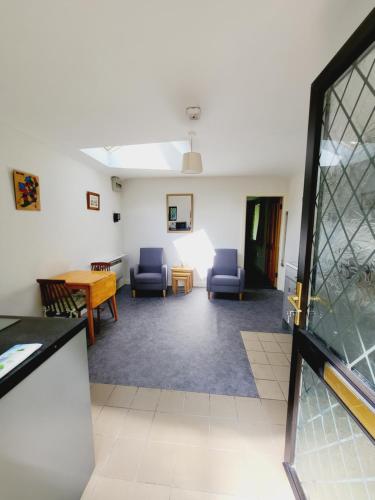 Kitchen, Oak Cottage 3 km from Rock of Cashel in Cashel