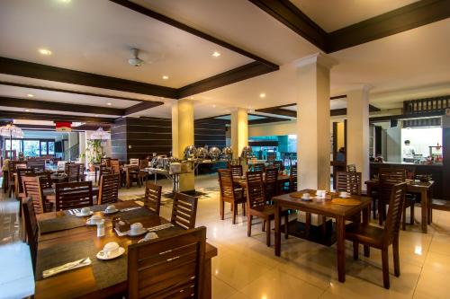 Restaurant, Champlung Mas Hotel in Legian