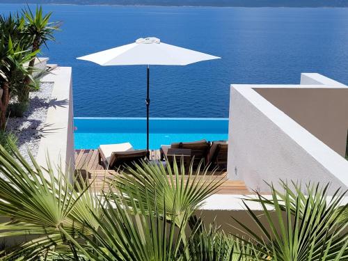  Luxury Apartments Villa Ruzmarina with New heated Infinity Pool and Lounge Area, Pension in Marusici 